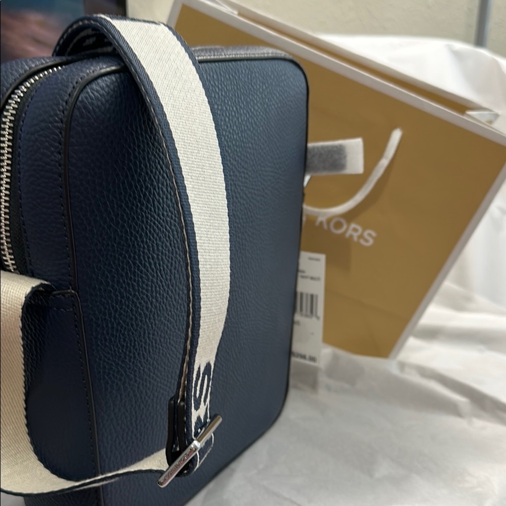 Michael Kors Men's Blue Crossbody Bag - Picture 3 of 9